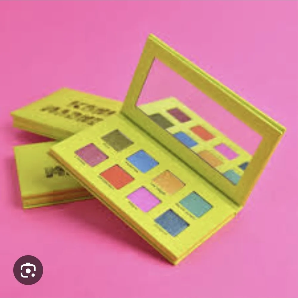 Cosmyfy Iconic Madness Eyeshadow Palette Bold Makeup